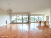 Apartamento T4 com garagem e jardim na Foz do Douro, Porto