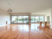 Apartamento T4 com garagem e jardim na Foz do Douro, Porto
