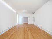 Apartamento T4 com garagem, na Avenida de Berna, Lisboa