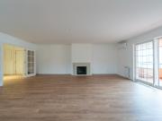 Apartamento T4 com garagem para arrendamento em Cascais