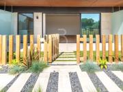 Apartamento T4 com jardim privativo, na Parede