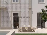 Apartamento T4 com piscina, próximo do Marques de Pombal