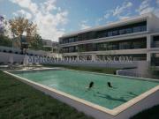 Apartamento T4 com terraço inserido em condomínio fechado