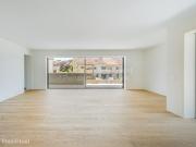 Apartamento T4 com trs varandas em Aldoar, Porto
