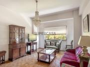 Apartamento T4 com varanda, em Benfica, Lisboa