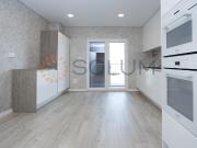 Apartamento T4 com varanda em L e parqueamento 173m²...