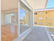 Apartamento T4 com varanda, estacionamento e...