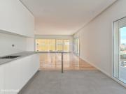 Apartamento T4 com varanda, estacionamento e arrecadao,...