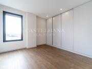 Apartamento T4 com varanda na Boavista, Porto