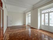 Apartamento T4 com varanda, no Areeiro, em Lisboa