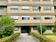 Apartamento T4 com varandas e garagem na Foz do Douro, Porto