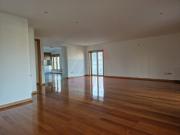 Apartamento T4, completamente renovado, em Vila Nova de Gaia