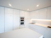 Apartamento T4 duplex com 3 estacionamentos e piscina...