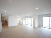 Apartamento T4 duplex com 3 estacionamentos e piscina...