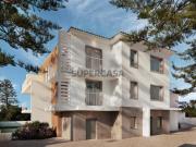 Apartamento T4 duplex com jardim e piscina em Carcavelos