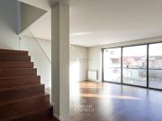 Apartamento T4 Duplex com vista cidade, a poucos metros...