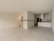 Apartamento T4 duplex jardim privativo nas Antas, Porto