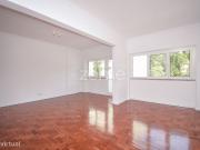 Apartamento T4 em Benfica, no Bairro de Santa Cruz, com...