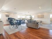 Apartamento T4 em Carcavelos e Parede