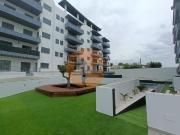 Apartamento T4 em Condomínio com Piscina. 158m² Quelfes