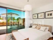 Apartamento T4, em condomínio fechado com piscina, áreas...