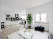 Apartamento T4 em fase de remodelação na Damaia