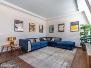 Apartamento T4 em fase de remodelao total, em plena Baixa
