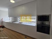 Apartamento T4 em Zona Central da S da Hora Junto Estao do M