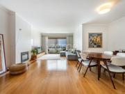 Apartamento T4, localizado na Rua Damião de Góis, Porto