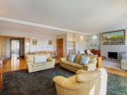 Apartamento T4 mobilado, com garagem, nas Antas, Porto