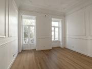Apartamento T4 na Avenida Duque de Loulé, em Lisboa
