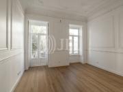 Apartamento T4 na Avenida Duque de Loulé, em Lisboa