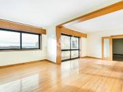 Apartamento T4 na Foz, a escassos metros da praia. 185m²...