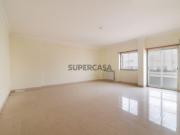 Apartamento T4 no Centro de Odivelas com Parqueamento...