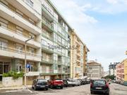 Apartamento T4 no coração da Lapa, em Lisboa