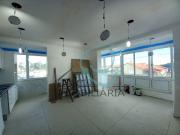 Apartamento T4, no Laranjeiro Obras de remodelação em curso