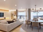 Apartamento T4 novo, varandas e estacionamento em Campolide