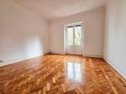 Apartamento T4 para arrendamento junto à Av. de Roma