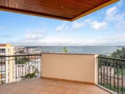 Penthouse T4 para arrendar com garagem e vista Rio em...