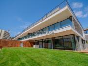 Apartamento T4 RC com Jardim Privativo