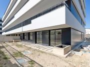 Apartamento T4 recuado com box para três viaturas no...