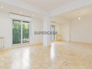 Apartamento T4 renovado e com elevador nos Olivais, Lisboa