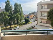 Apartamento T4 renovado e equipado na Quinta de Miramar