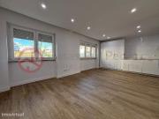 Apartamento T4 totalmente remodelado, prdio com elevador...
