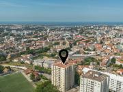 Apartamento T4 transformado em T3, com Arrecadação e...