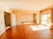 Apartamento T5 com garagem e varanda em Alvalade |...