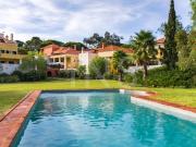 Apartamento T5 com terraço virado a Sul, em condomínio...