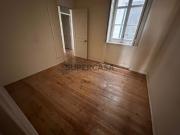 Apartamento T5 para Remodelar | 3.º Andar | 142 m²