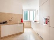 Apartamento T7 com varandas virado para o Parque Eduardo VII