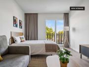 Apartamento tipo estudio con balcón y acceso gratuito al...